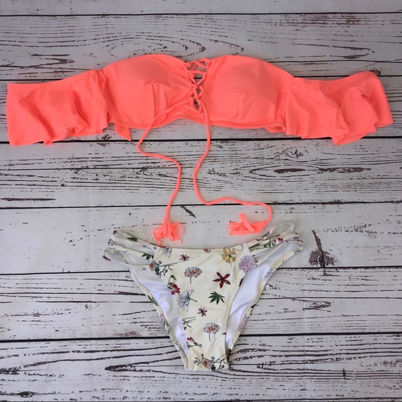 ❗️LAST ONE❗️Off Shoulder Ruffle Floral Bikini SetA - Picture 3 of 5